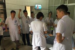 Vụ lật xe khách ở Quảng Ninh: Thêm 1 người chết, nhiều người bị thương nặng