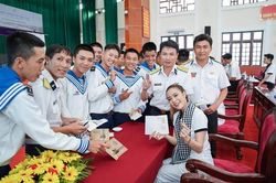 Những câu nói ấn tượng nhất của người đẹp Việt khi giao lưu với chiến sĩ hải quân