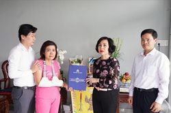Đại học Hoa Sen trao bằng tốt nghiệp cho sinh viên đột ngột qua đời