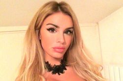Thân hình gợi cảm của kiều nữ có mối quan hệ 'quá giới hạn' với anh em nhà Balotelli