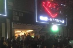 Phát hiện gần 80 'dân chơi' trong quán bar, karaoke vào lúc nửa đêm
