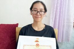 Gặp nữ sinh đạt điểm tuyệt đối môn tiếng Anh và chàng thủ khoa 'kép'
