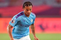 HLV Guardiola tin Sane sẽ không rời Man.City
