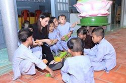 Căn nhà giản dị đến không ngờ của nữ ca sĩ đông con nhất Việt Nam