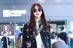 Angelababy luôn xuất hiện đẳng cấp, ngập tràn hàng hiệu tại sân bay