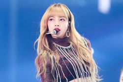 Lisa (BlackPink) và công thức phối đồ khéo khoe eo thon, chân dài