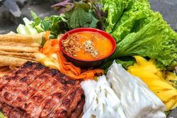 Trưa hè không chán ngán với những món cuốn khoái khẩu