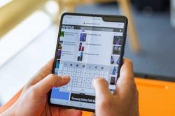 Galaxy Fold - điện thoại gập màn hình của Samsung lên kệ trở lại vào tháng 9