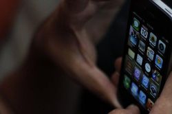 Trợ lý ảo Siri của Apple bị tố nghe lén cả chuyện 'nhạy cảm' của các cặp vợ chồng