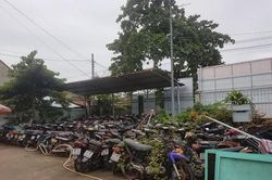 Bài 1: Nhếch nhác công sở