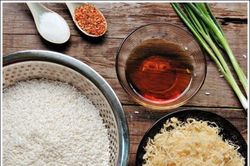 Tự tay làm cơm cháy chà bông giòn tan, béo ngậy