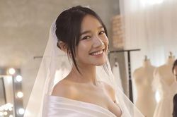 Ẩn ý đằng sau váy cưới đắt đỏ của Nhã Phương và dàn sao Việt