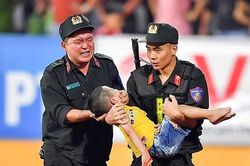 Khoảng khắc nén đau của chiến sỹ Công an và…câu chuyện 'miệng lưỡi thế gian'