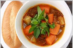 Ngày mưa gió, vào bếp làm nồi bò kho nước dừa mềm ngon đúng điệu