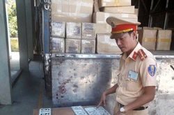 Chính trị - Xã hội Pháp luật - Cuộc sống Phát hiện ô tô tải dùng biển số giả chở hàng không có hóa đơn chứng từ