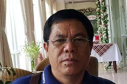 'Kính, bút, khóa quần'