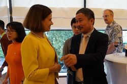 Dịch chuyển từ 'Nhồi Kiến thức' tới 'Rèn Nhân cách'