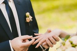 Đừng kết hôn khi yêu thương chưa tròn