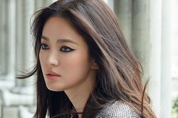 Song Hye Kyo thay đổi hình tượng khác lạ sau đổ vỡ hôn nhân