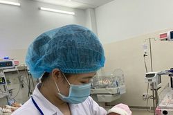 Quảng Ngãi: Bé sơ sinh dị tật bị người thân bỏ rơi