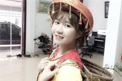 Khuôn mặt xinh xắn, búng ra sữa của 'nữ sinh dân tộc' 10X