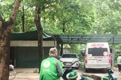 Xe ôm phải đeo thẻ khi hoạt động: 'Như thế chúng tôi không bị mang tiếng'
