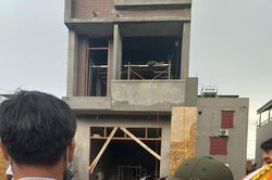 Thi công trần thạch cao, 2 người chết nghi bị điện giật ở Bắc Ninh