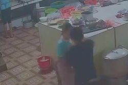 Nữ phụ bếp bị tạt axit bỏng mặt, hỏng một bên mắt