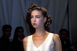Ảnh quá khứ từ thời con gái Donald Trump làm người mẫu sàn catwalk