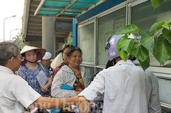 Miễn phí thẻ xe buýt, người dân Hà Nội hào hứng
