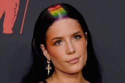Kiểu làm tóc, trang điểm của sao nữ nào đặc biệt nhất VMAs 2019?