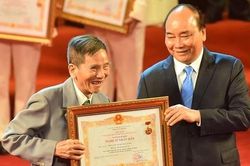 Nghệ sĩ Trần Hạnh xúc động khi được Thủ tướng chúc mừng
