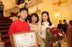 NSND Thu Hà: 'Người ta đồn, tôi có cuộc sống sung sướng lắm'!