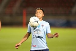 Tiếp cận buổi tập của thầy trò Nishino, xem 'Messi Thái' Chanathip trổ tài
