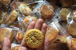 Bánh trung thu nội địa Trung Quốc 2.000 đồng/cái, đến mùa lại ngập tràn mạng xã hội