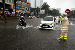 Nghệ An: Nhiều tuyến quốc lộ, tỉnh lộ bị ách tắc do sạt lở, ngập nước