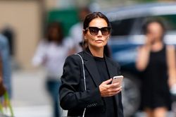 Hậu chia tay Jamie Foxx, Katie Holmes quyến rũ bất ngờ với váy xẻ ngực sâu