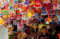 Trăng rằm tỏa sáng Trung thu