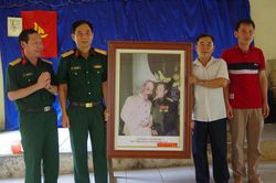 Chỉ huy trưởng Bộ CHQS tỉnh dự sinh hoạt chi bộ bản vùng cao Quế Phong