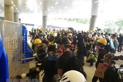 Hong Kong huy động hàng nghìn cảnh sát để giữ trật tự sân bay