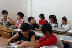Vừa vào năm học, mẹ đã lo con bị 'trù dập' vì không đi học thêm