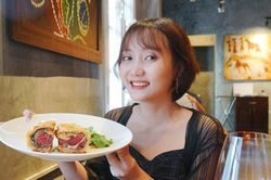 Ăn thử bò Wellington gan ngỗng giá gần 1 triệu đồng/suất