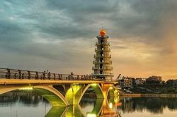 Muốn có ảnh chất, giới trẻ tìm ngay đến cầu đi bộ tại Phú Thọ