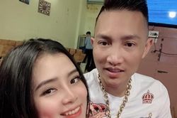 Hé lộ nhan sắc 'không phải dạng vừa đâu' của bạn gái Huấn Hoa Hồng