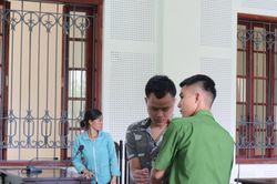 Ngăn trai làng đánh nhau ở quán ngô nướng, 1 thanh niên bị đâm tử vong