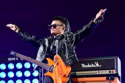 Jack Ma hát rock, đẫm nước mắt trong tiệc chia tay đế chế Alibaba