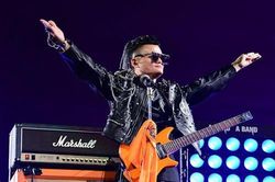 Jack Ma được khen khi hát rock ở bữa tiệc từ chức chủ tịch Alibaba