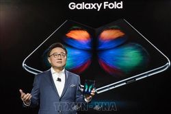 Tung sản phẩm mới: Samsung đổi mới, Apple chỉ nâng cấp?