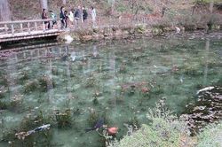 Hồ nước đẹp như tranh sơn dầu hớp hồn du khách đến Nhật Bản