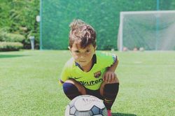 Con trai 4 tuổi của Messi thể hiện bản năng ghi bàn không thua gì cha